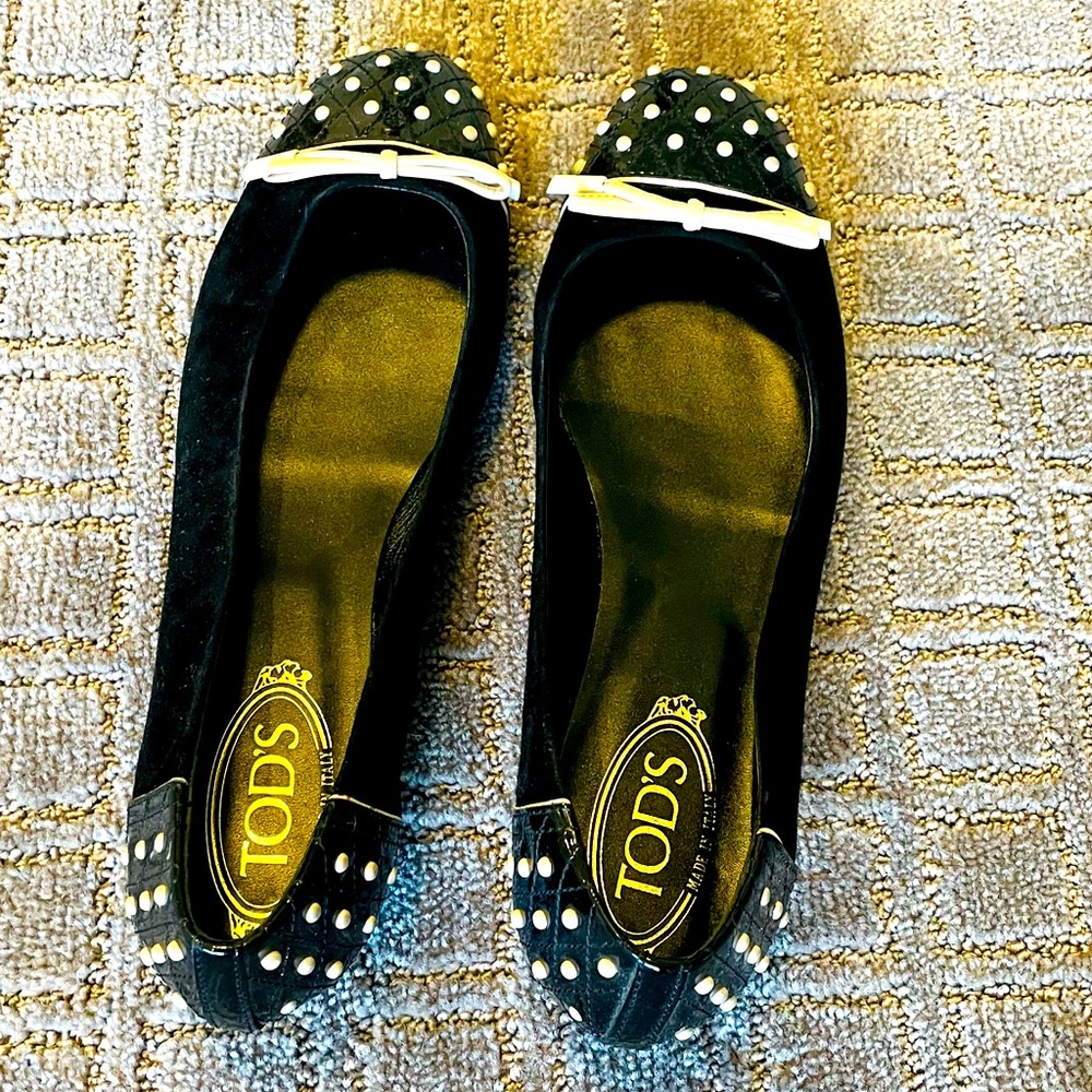 Tod's black and white accents suede and patent leather flats (size 10.5)